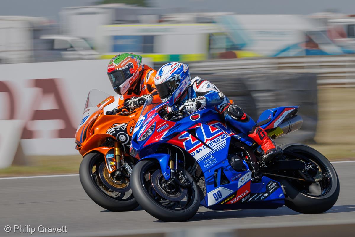 Close Racing by Philip Gravett